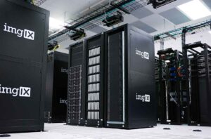 Data center yang menyimpan ratusan data