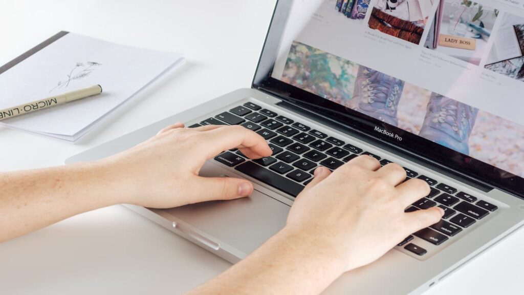 Content Writer: Pengertian, Keterampilan, dan Jenisnya content writer