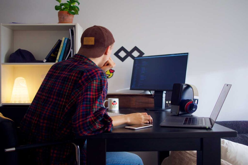 Web Developer: Definisi, Tugas, Keuntungan, & Skill Wajib web developer