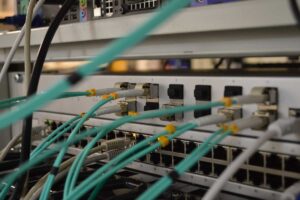 Kabel yang terhubung kejaringan proxy server