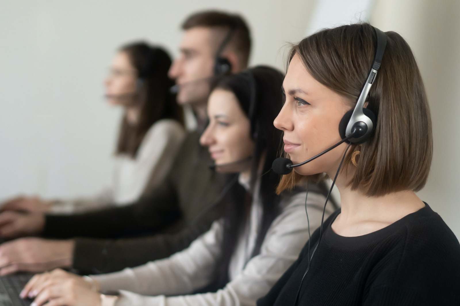 Telemarketing adalah strategi marketing yang digunakan oleh perusahaan dengan cara menghubungi calon customer melalui sambungan telepon. 