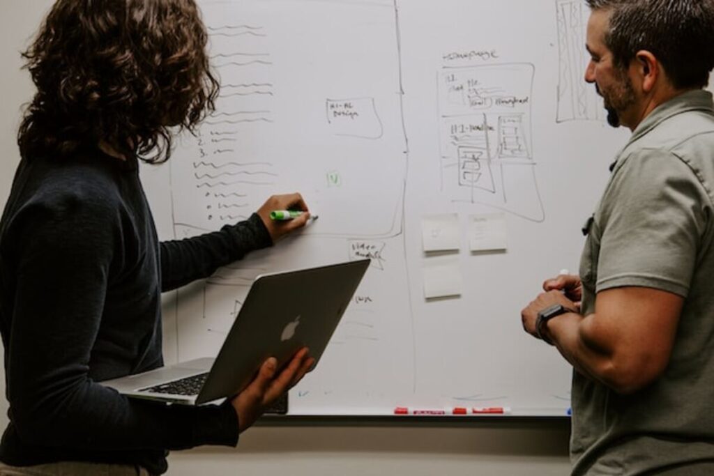 Seputar Business Development, Peran, Tugas dan Jenjang Karir Ilustrasi bisnis development from unsplash