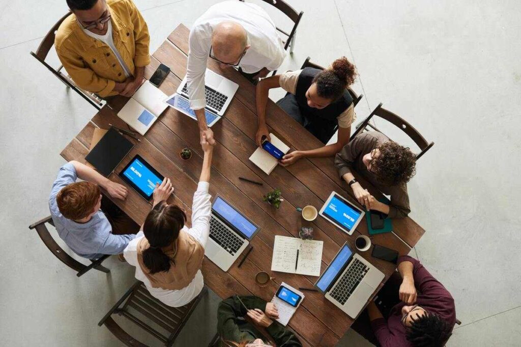 B2B: Pengertian, Contoh, dan Perbedaannya dengan B2C b2b atau business to business yang memerlukan kesepatan rumit