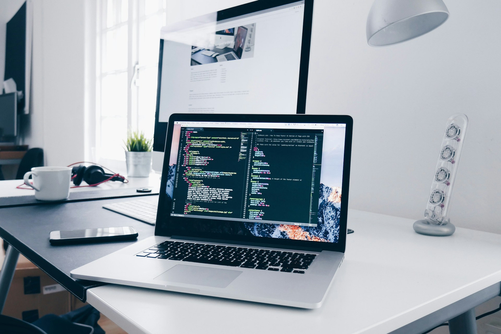 Software Kustom untuk Startup: Solusi yang Lebih Ideal christopher gower m HRfLhgABo unsplash