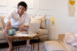 hybrid working vs remote working