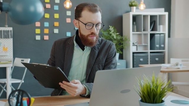 Cara Mencegah Fraud Absensi Karyawan dengan HRIS Real-Time Fraud Absensi Karyawan